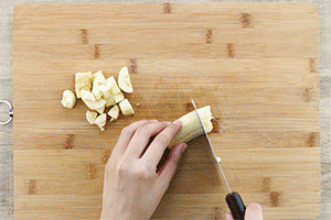 How to make Banana Milk Step 1